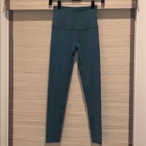 BEYOND YOGA TEAL LEGGINGS!